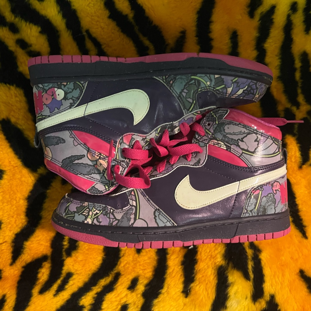 Nike flower shoes